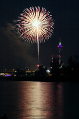 Feuerwerk in Düsseldorf, Rheinturm
