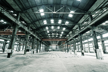 Empty floor in abandoned factory © zhu difeng
