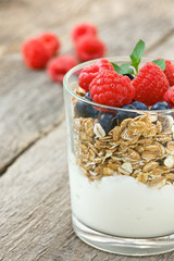 muesli with fresh berries
