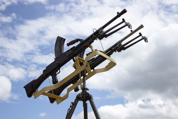 Fototapeta na wymiar machine gun on a stand against the sky