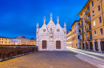 Fototapeta premium Pisa. La Spina Church at night in Lungarni