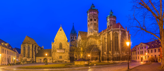 Panorama des Naumburger Doms am Abend