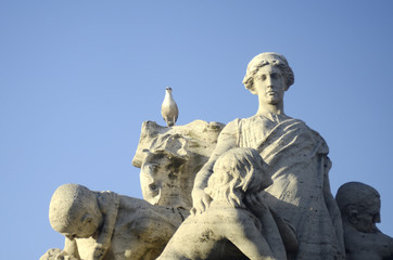 Obraz premium Sculpture on Vittorio Emanuele II bridge