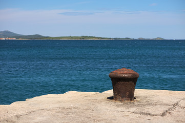 Naklejka premium Rope holder on coast