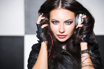 Fototapeta na wymiar Young woman with headphones