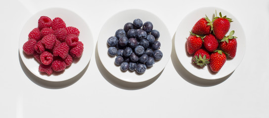 Differnt friuts on the plates