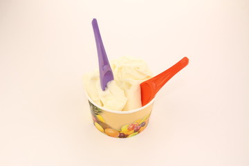 Maras vanilla ice cream scoop in paper cup with two spoons 