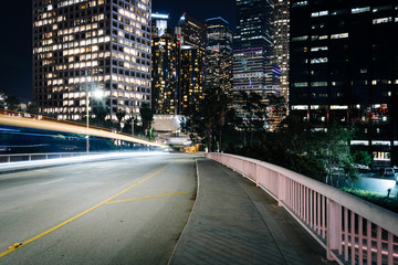 Fototapeta premium 5th Street and buildings in Los Angeles at night, in downtown Lo