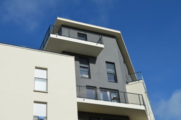 Façade d'immeuble moderne .