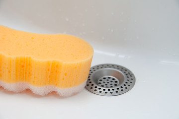 cleaning - Waschbecken putzen, Schwamm