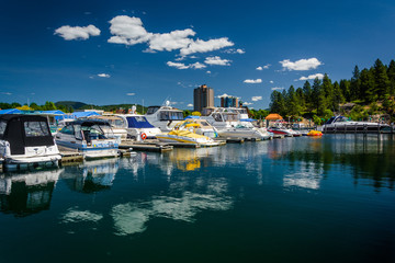 Fototapeta na wymiar Marina in Lake Coeur d'Alene, in Coeur d'Alene, Idaho.