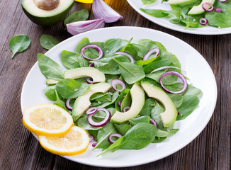 Organic Green Avacado and Spinach Salad with Red Onion
