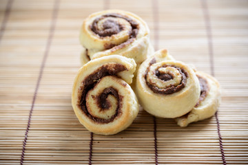 Hefeschnecken mit Nougatfüllung, vegan