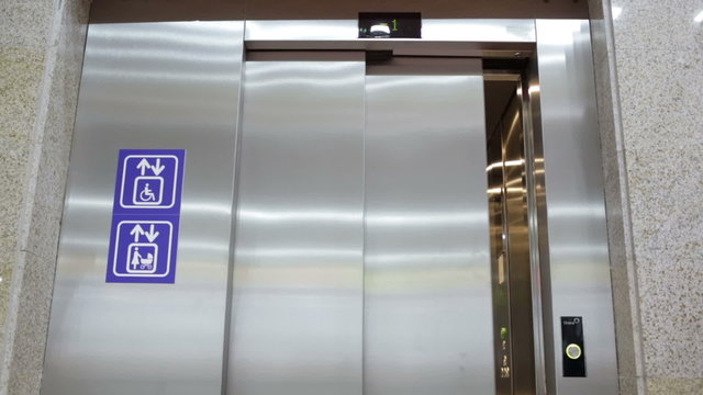 Opened elevator for mothers and physically disabled