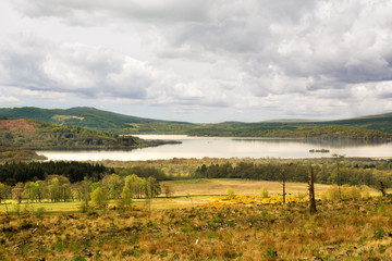 Obraz premium View over Loch Lomond, Scotland, from West Highland Way under dr