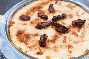 Casserole of cottage cheese with raisins, dates