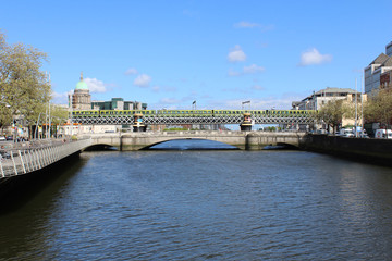 Obraz premium Dublin City and Liffey River, Ireland