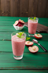 Nectarine smoothie with mint