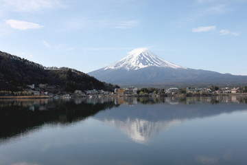 Obraz premium Mount Fuji in kawaguchiko lake view.