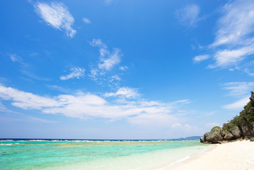 Naklejka na ściany i meble 沖縄のビーチ・ウサバマ