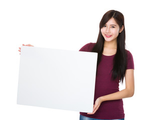 Naklejka premium Young woman holding with white poster