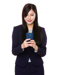 Fototapeta premium Asian businesswoman check email on cellphone