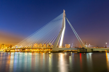 Fototapeta na wymiar Erasmus bridge Rotterdam