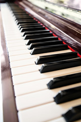 Piano keyboard