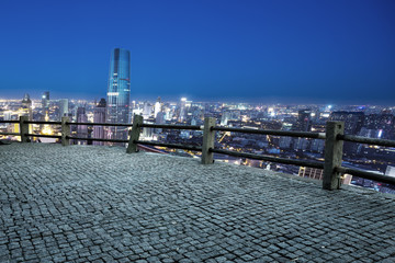 Obraz premium Modern skyline and buildings with emtpy road