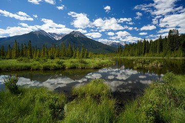 Fototapeta na wymiar Vermillion Lake in Banff National Park