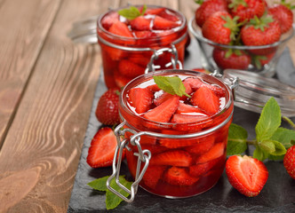 Jelly with strawberries