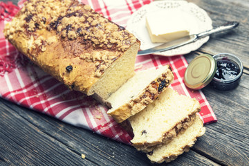 Home bun with raisins