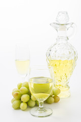 white wine and grapes