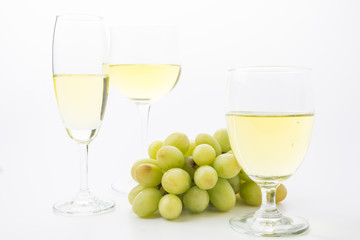 white wine and grapes