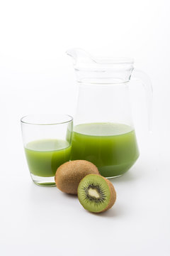 Kiwi fruit and kiwi juice