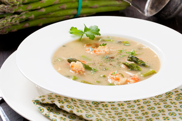 Spargel cream suppe mit garnelen 