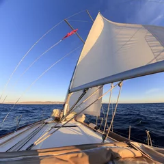 Photo sur Plexiglas Naviguer Sailboat crop during the regatta