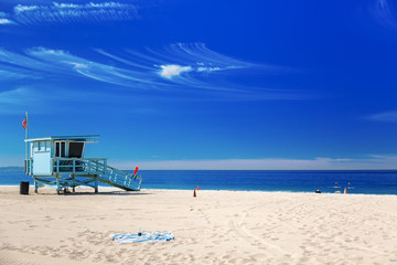 Lifeguard station with american flag on Hermosa beach, Californi - 84320344