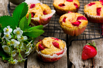 muffins with bran and strawberry