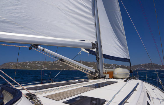 Sailing to Mykonos