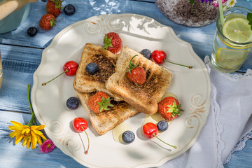 Toast with fruit and honey served in the garden