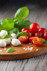 Cherry tomatoes with mozzarella