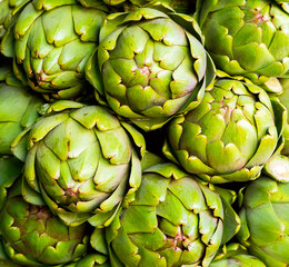 Obraz premium Background of fresh artichokes