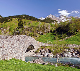 Nadau bridge through Gave de Gavarnie river