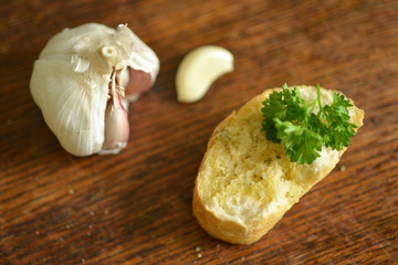 Knoblauchbrot mit Füllung