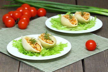 Stuffed Shentsell Pasta with Tomato Sauce 
