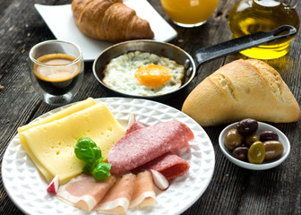 Breakfast 