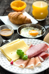 Breakfast 