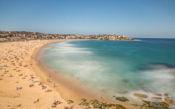 Der berühmte Bondi Beach in Sydney- Langzeitbelichtung