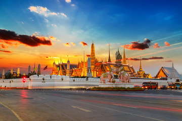 Wat Phra Kaew in Bangkok, Thailand - obrazy, fototapety, plakaty